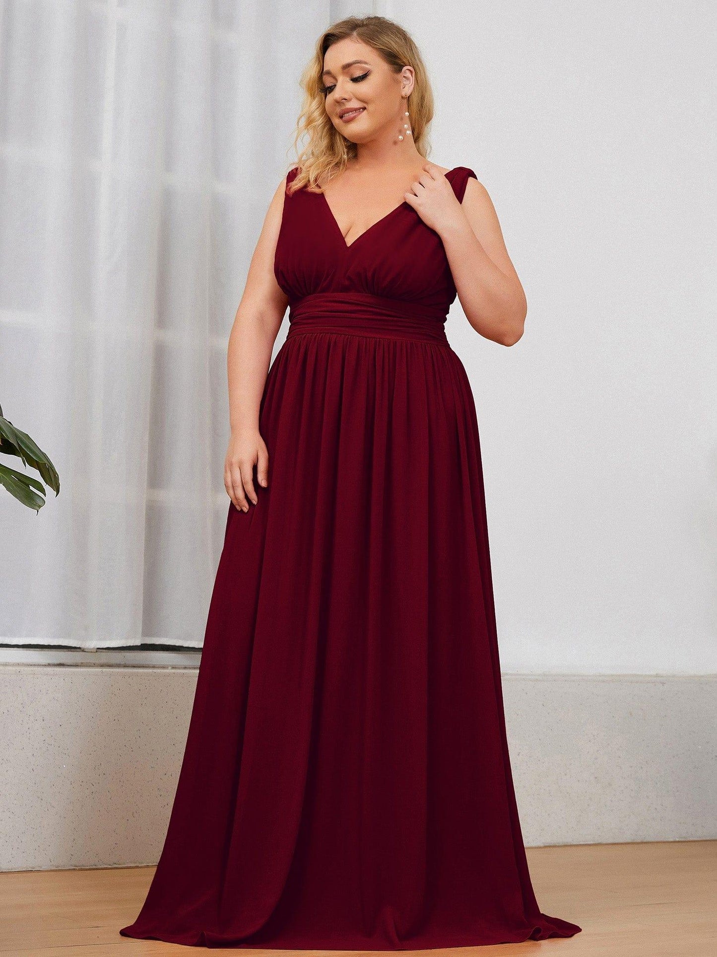 pretty HUSH|Plus Size Sleeveless V-Neck Chiffon Semi Bridesmaid Dress