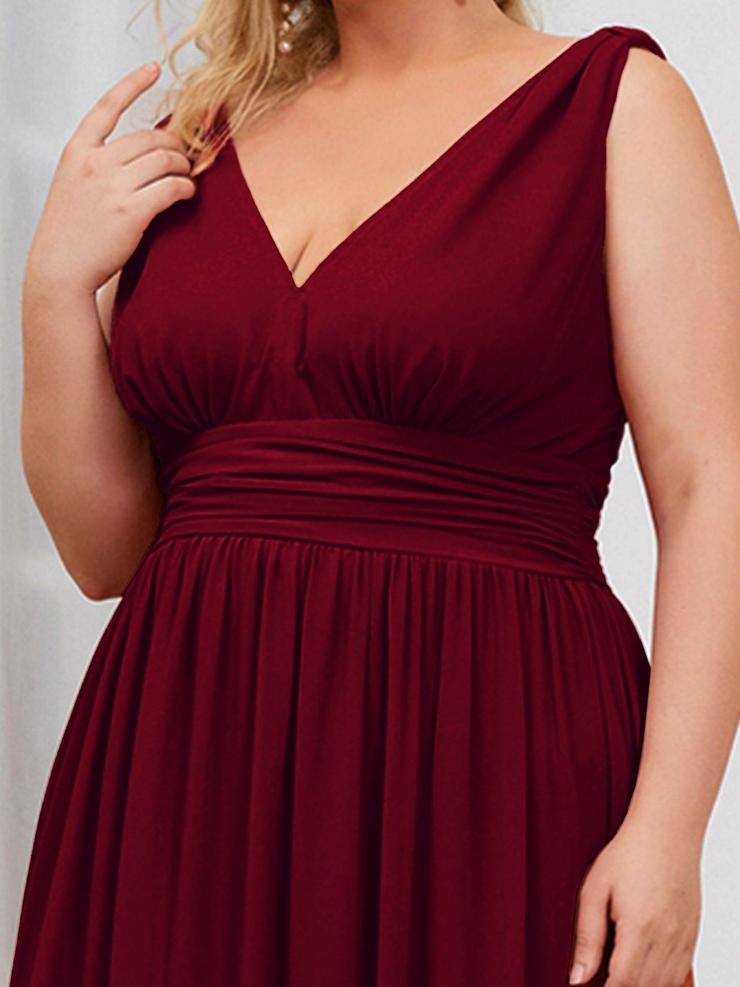 pretty HUSH|Plus Size Sleeveless V-Neck Chiffon Semi Bridesmaid Dress