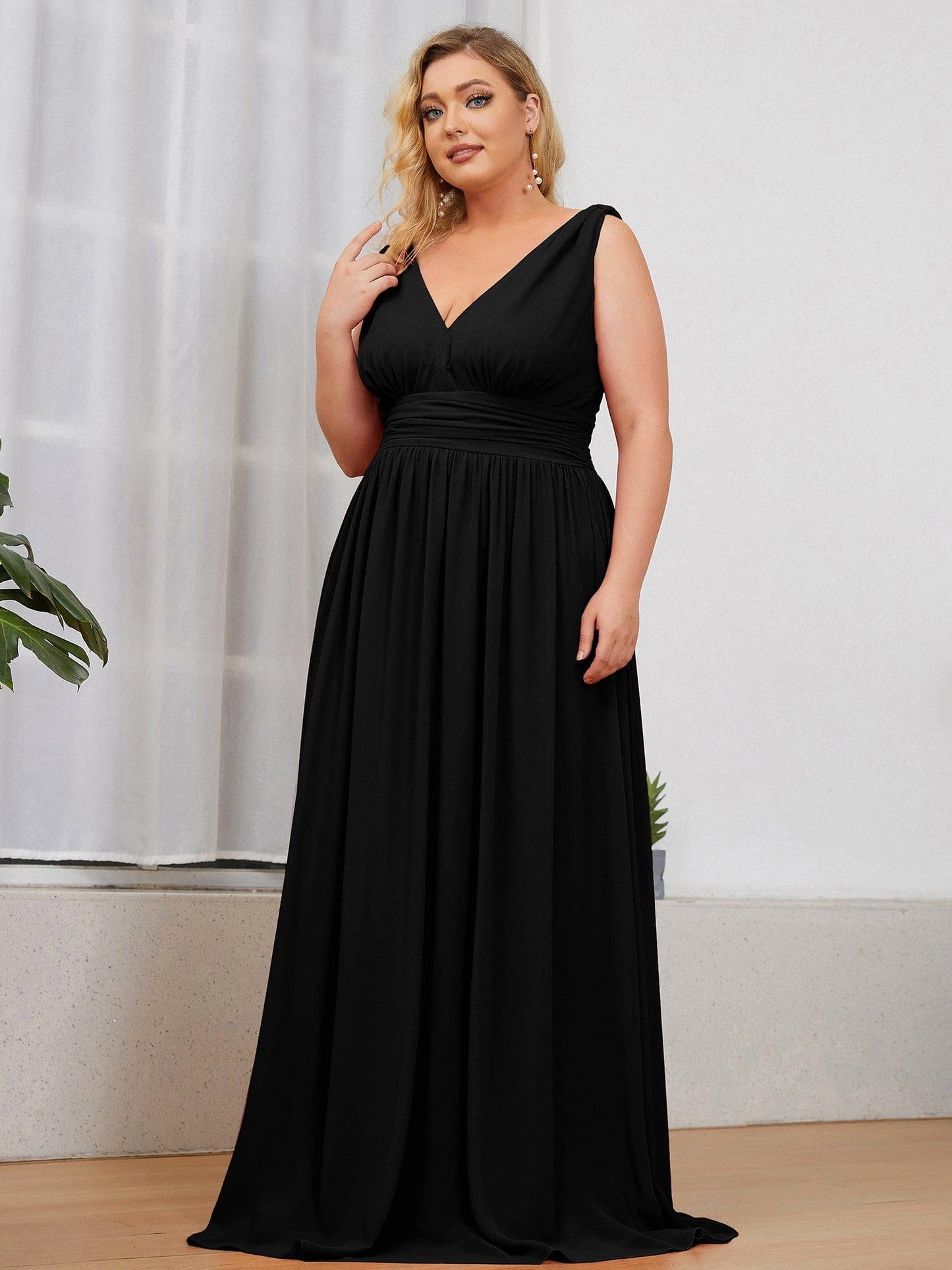 pretty HUSH|Plus Size Sleeveless V-Neck Chiffon Semi Bridesmaid Dress