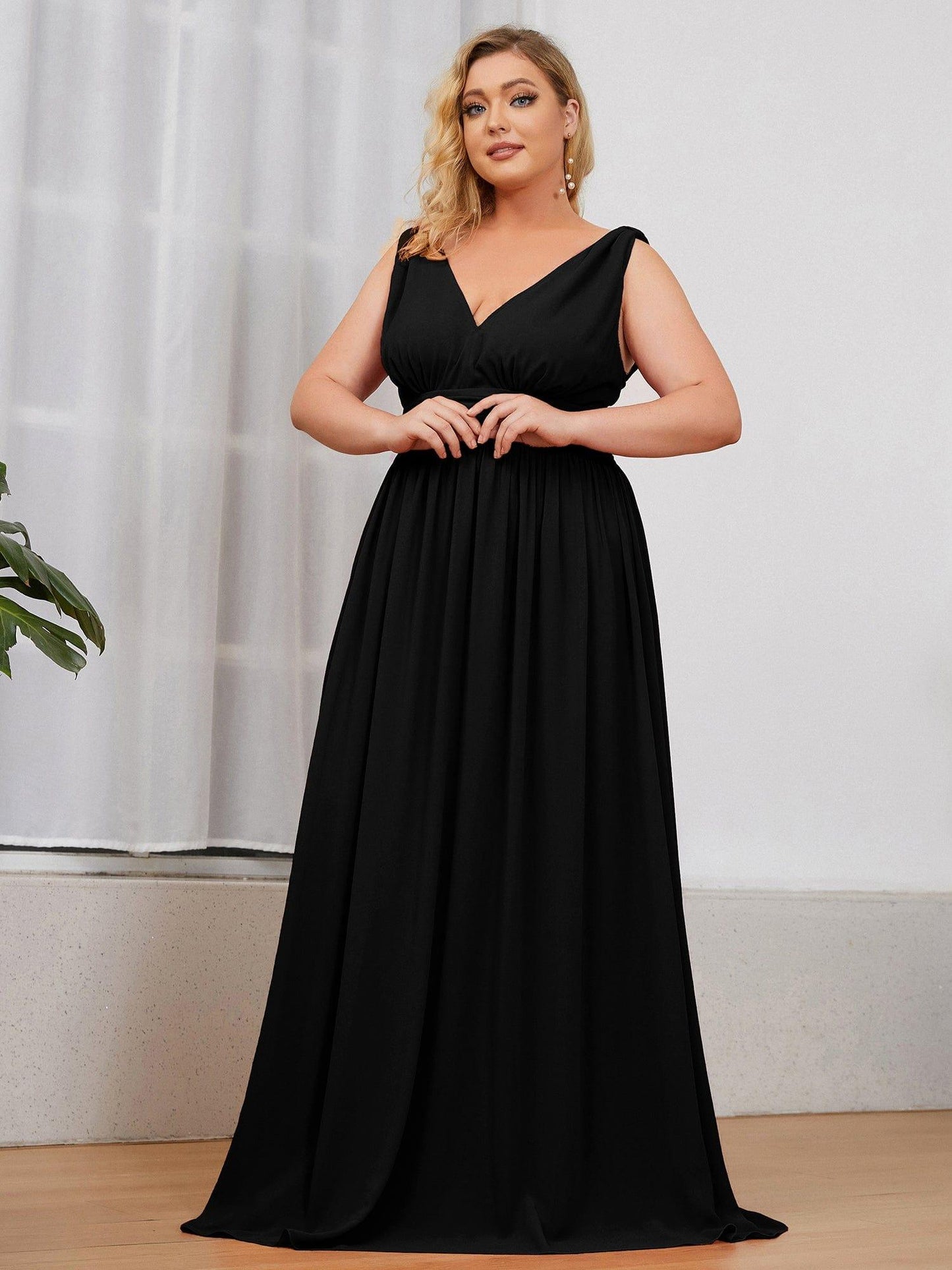 pretty HUSH|Plus Size Sleeveless V-Neck Chiffon Semi Bridesmaid Dress