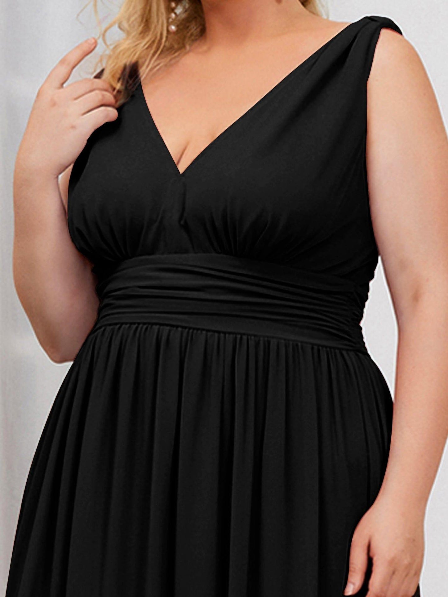 pretty HUSH|Plus Size Sleeveless V-Neck Chiffon Semi Bridesmaid Dress