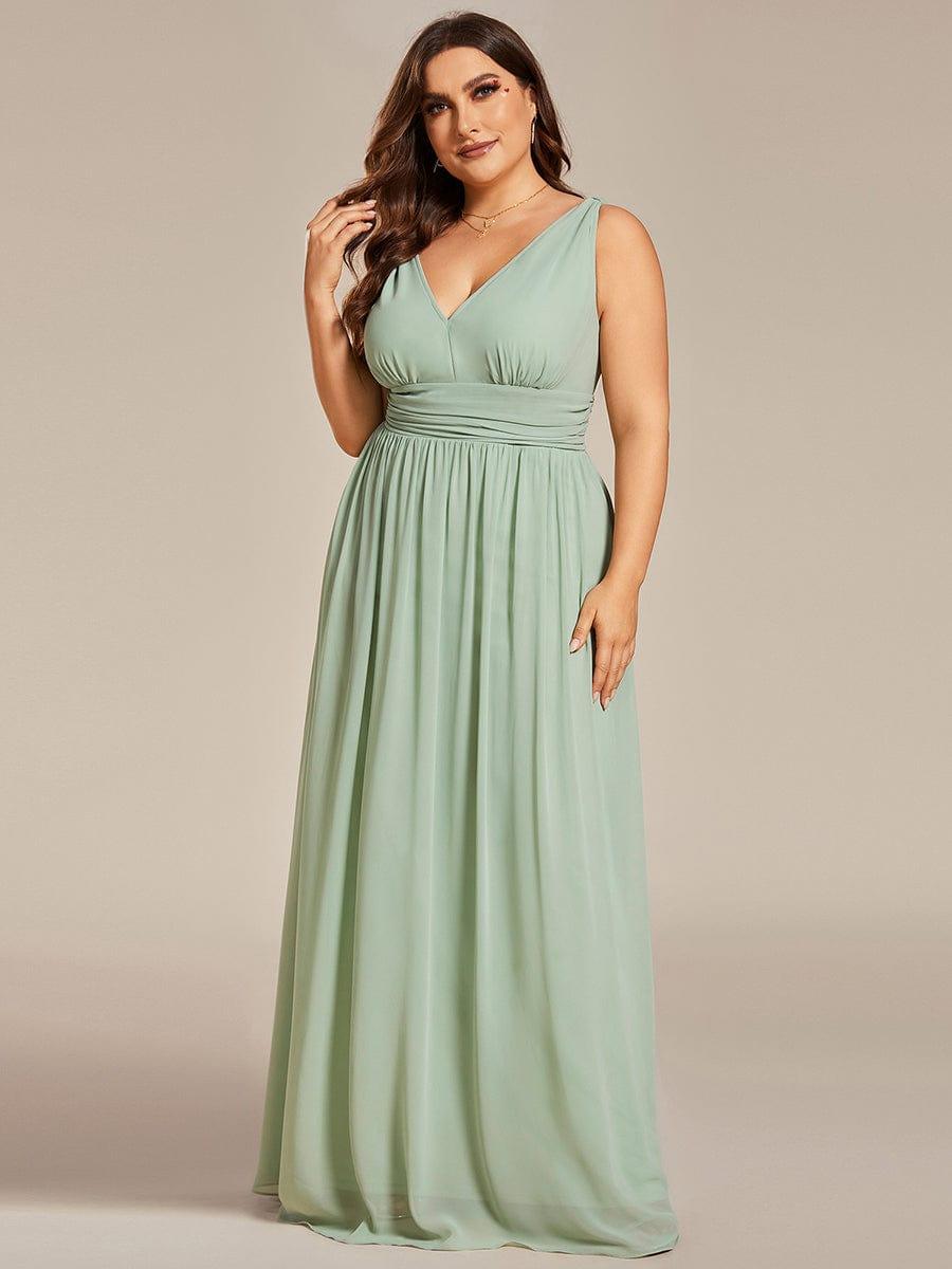 pretty HUSH|Plus Size Sleeveless V-Neck Chiffon Semi Bridesmaid Dress